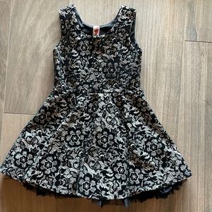 Like new! Girls black and white dress size 7.